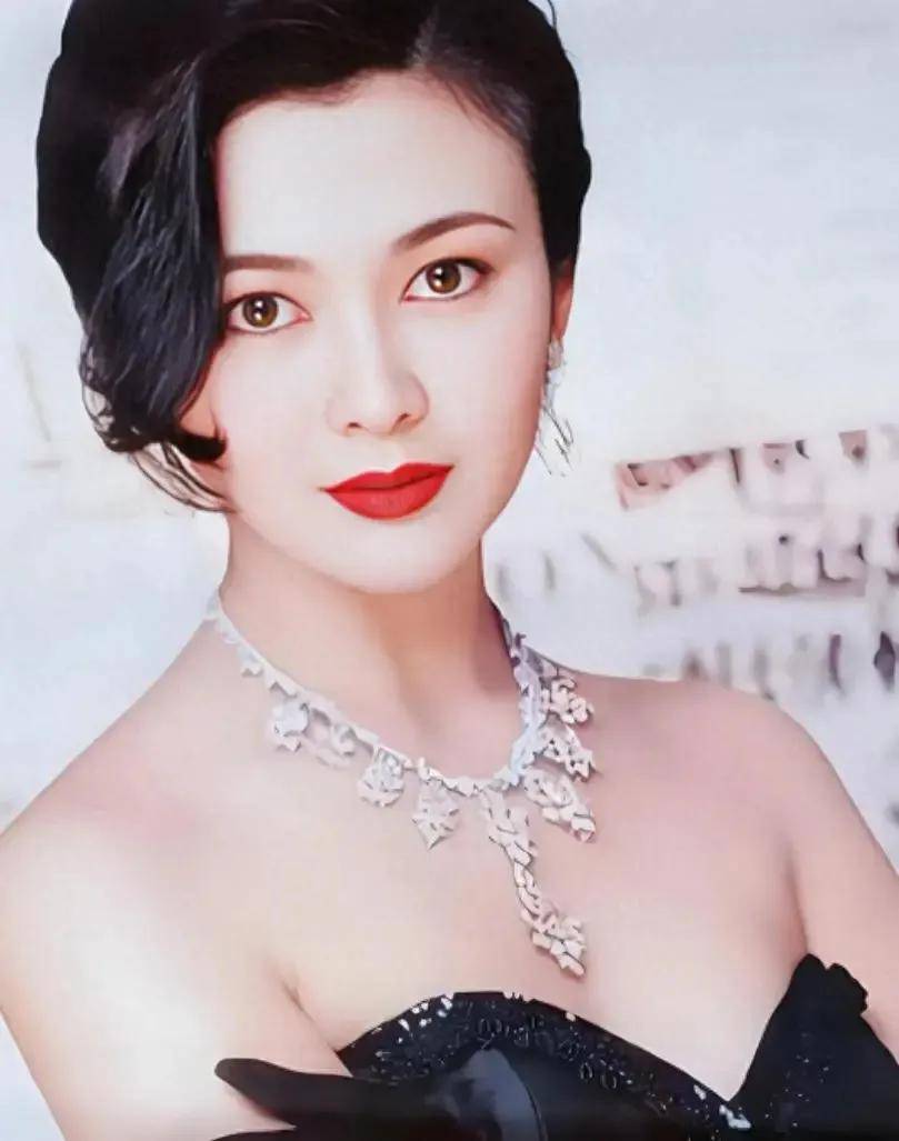 两大女神同框!关之琳与李嘉欣亮相刘德华演唱会