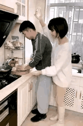 搞笑GIF：这姐路人视角长这样啊，真的惊艳了路人!