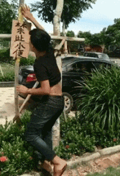 搞笑GIF：这姐路人视角长这样啊，真的惊艳了路人!