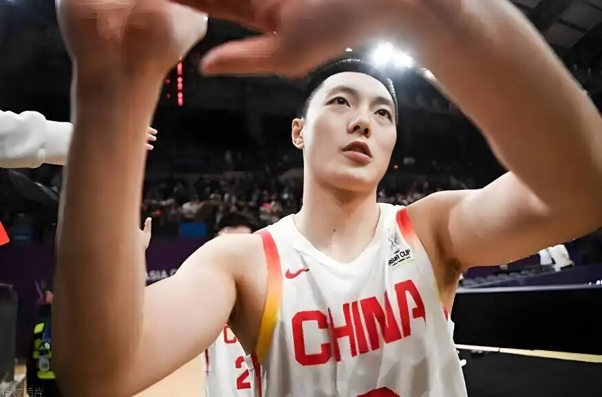 做什么都错！博主不怀好意截图胡明轩尬笑 还对比09年偷笑事件