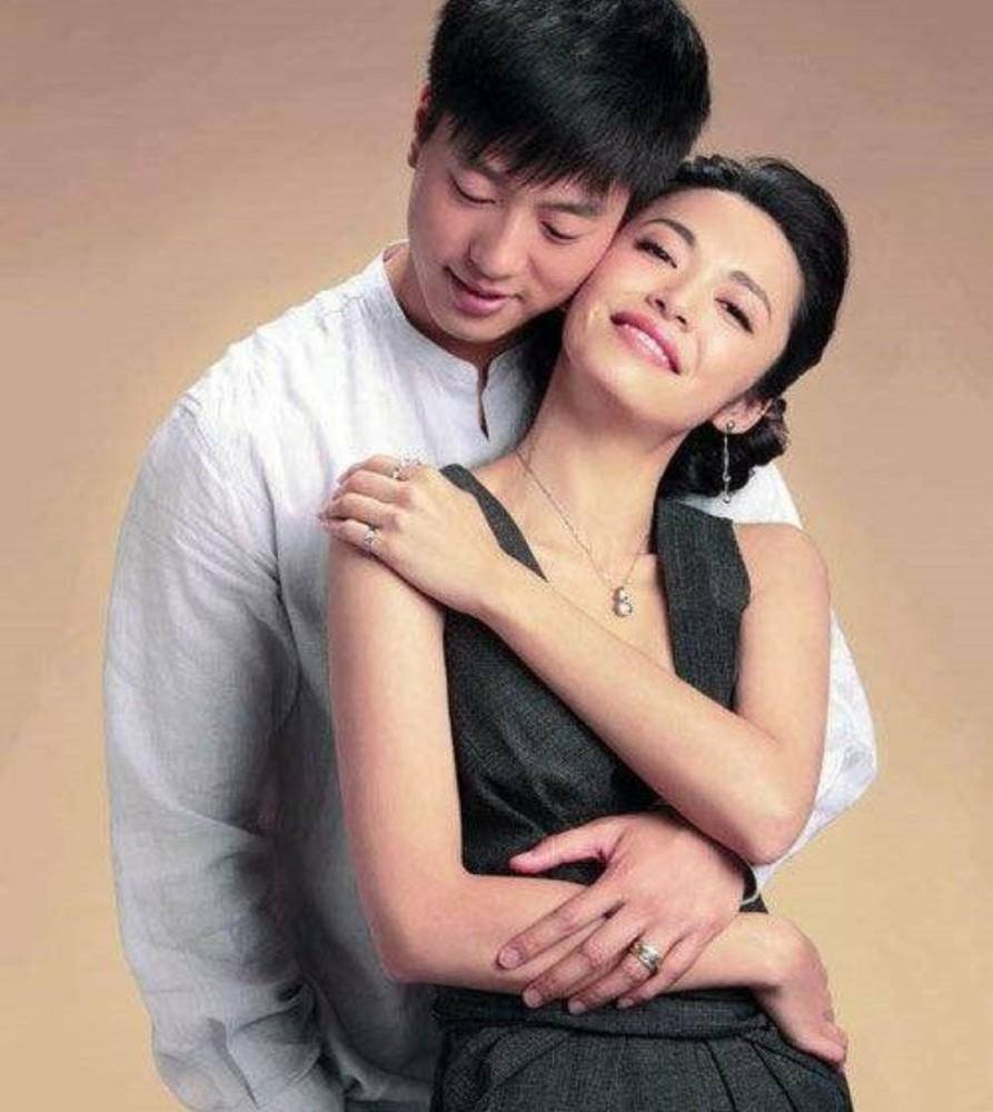 姚晨:和前夫凌潇肃有缘无分,二婚嫁给摄影师后,儿女双全无遗憾