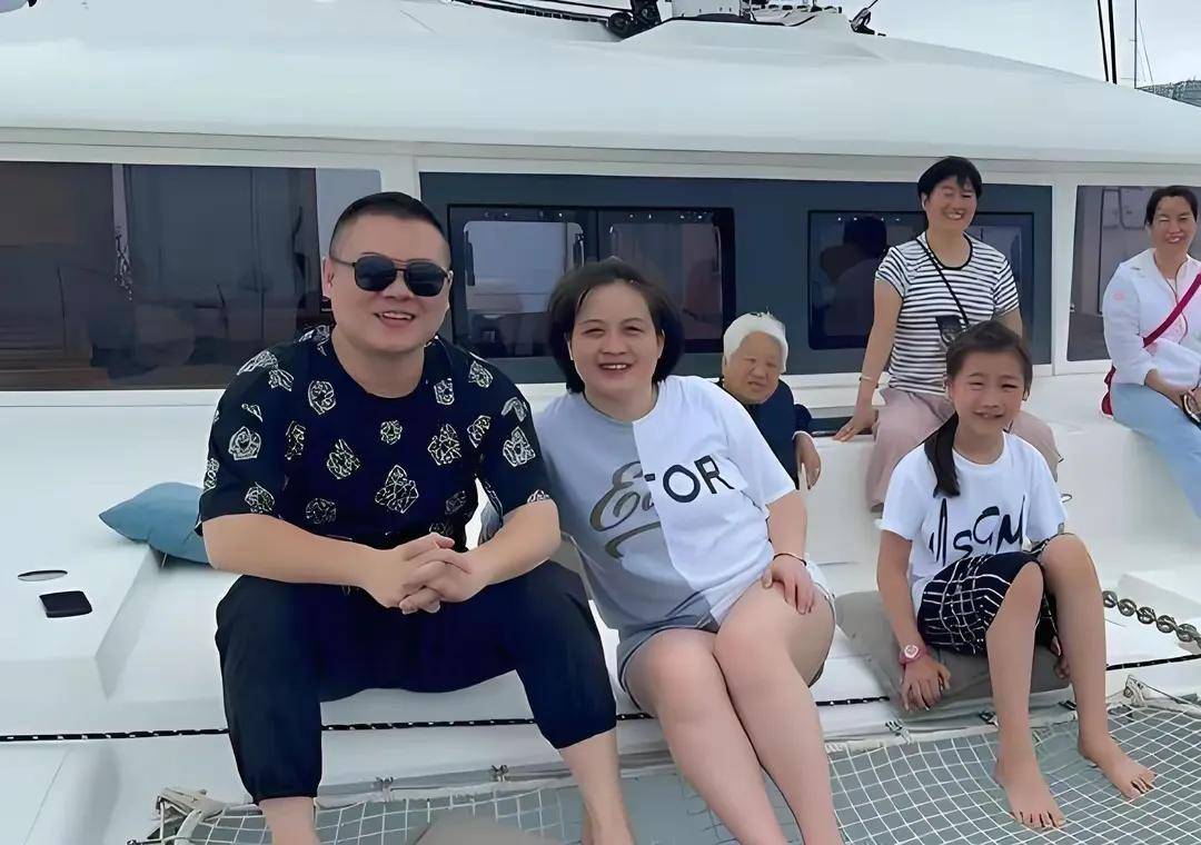 39岁岳云鹏:经纪公司经营异常?他不老实?与妻子的感情就能发现