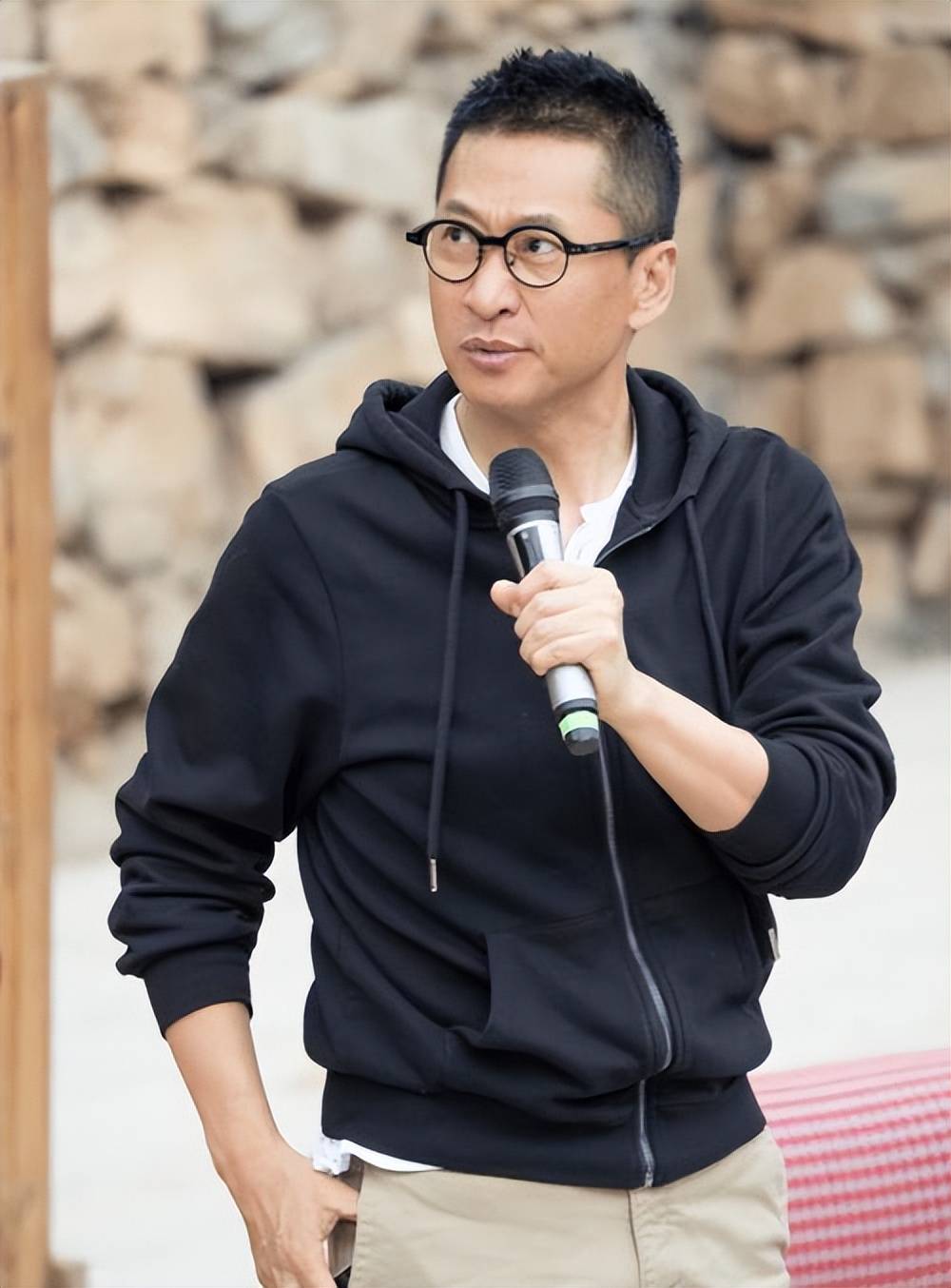 周杰一夜爆红到销声匿迹,背后的内情,远不止得罪陈道明这么简单