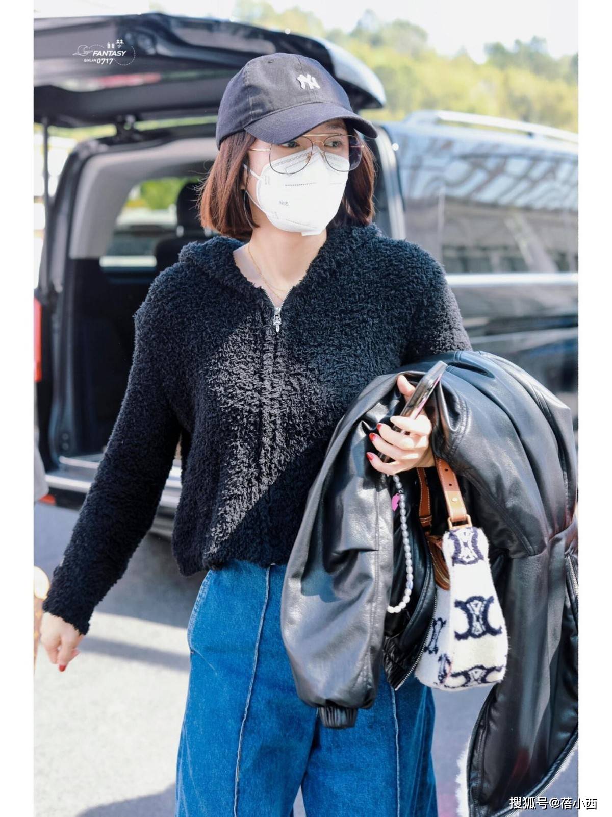 发型带火了一种新穿法大衣连帽皮衣时髦显瘦又洋气