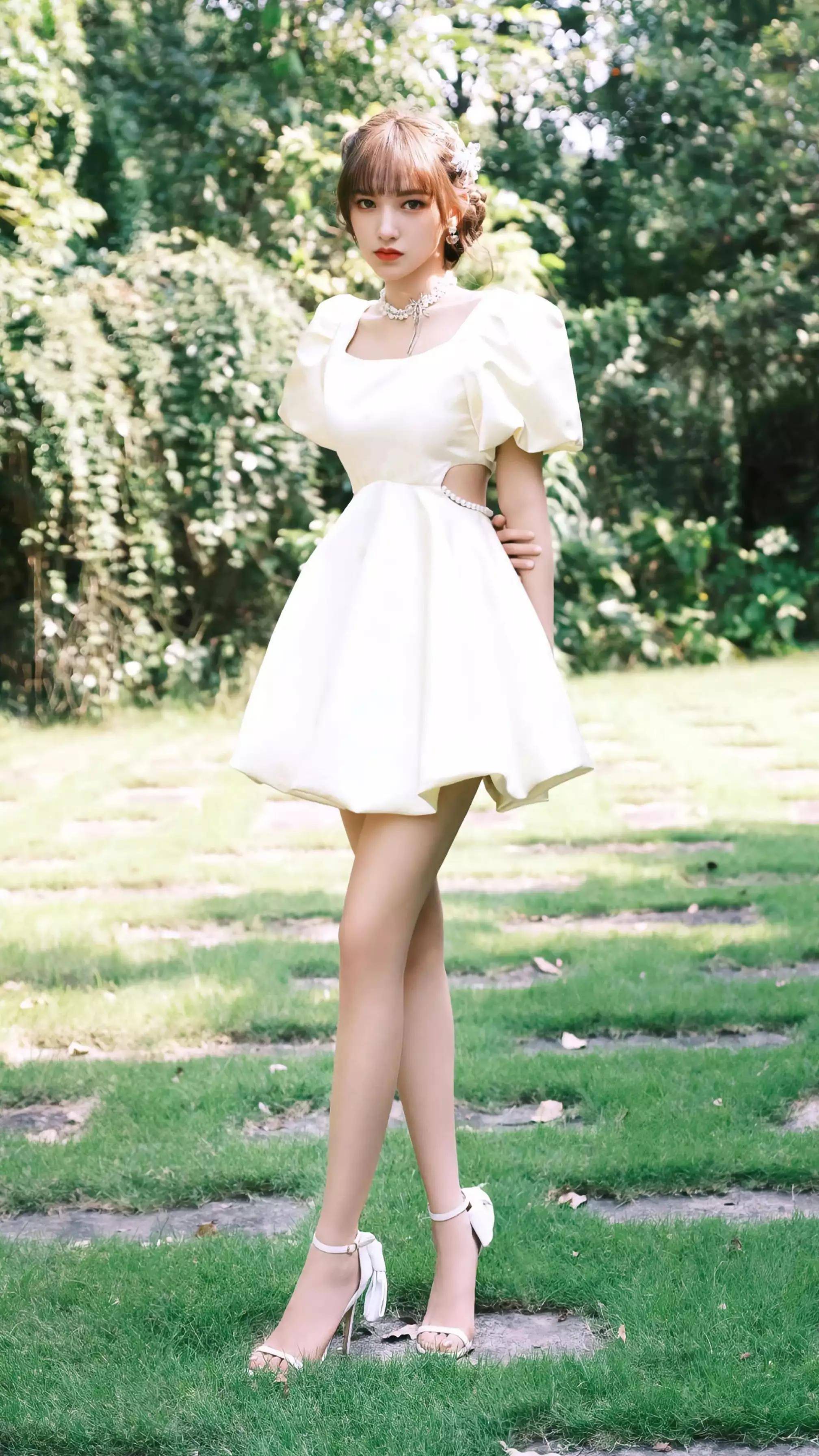 "人间芭比"程潇,围丰满傲人被称"奶潇",还在疯马秀碾压lisa