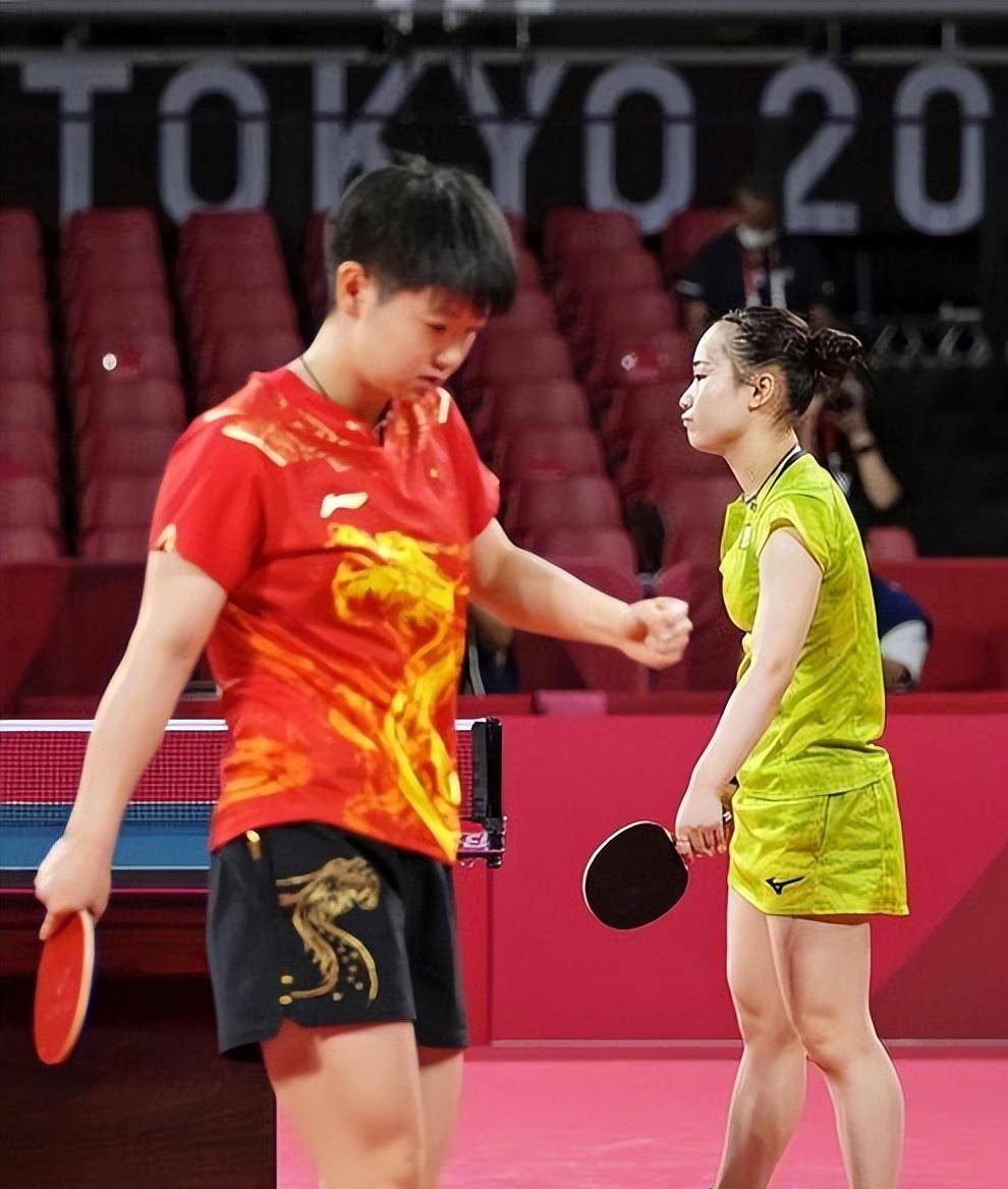 "第二局孙颖莎故意放出4个半高球,诱使伊藤搏杀失误率飙至43%,单局打