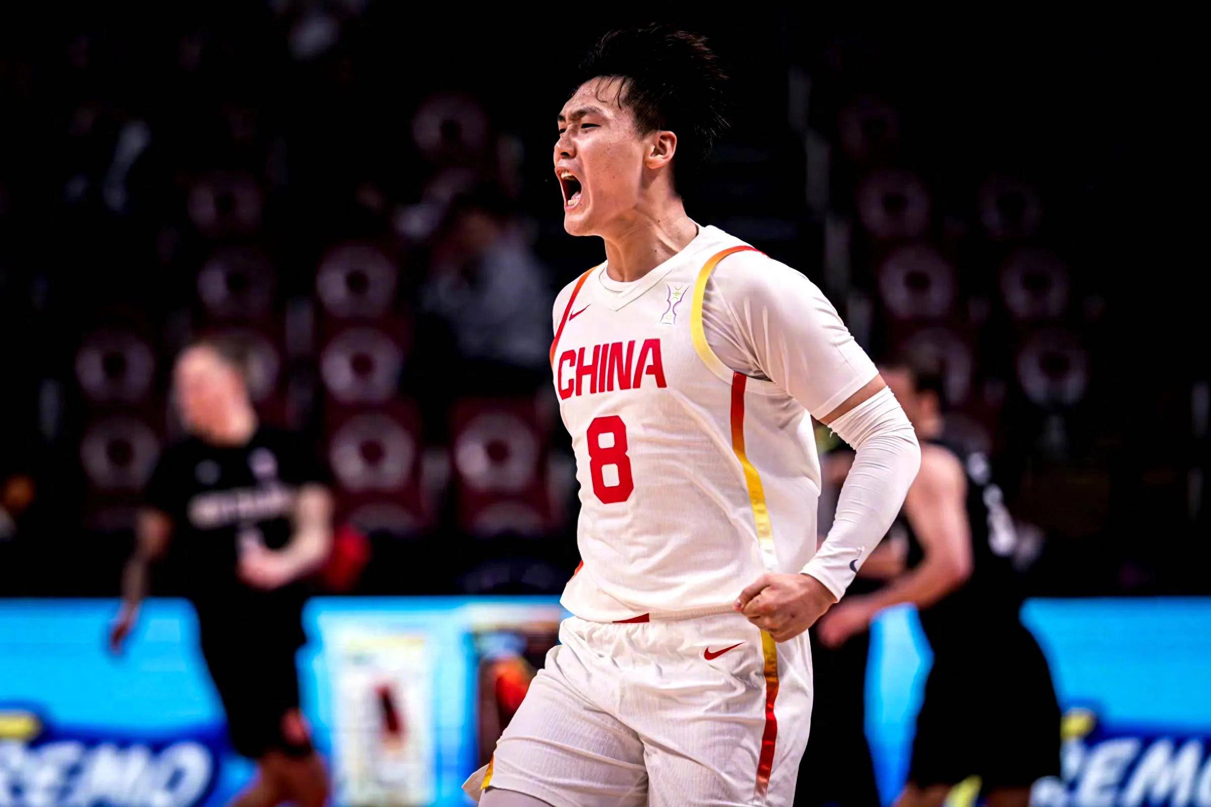 中国男篮挺进亚洲杯决赛,赵睿的身上,俨然有姚明的影子!