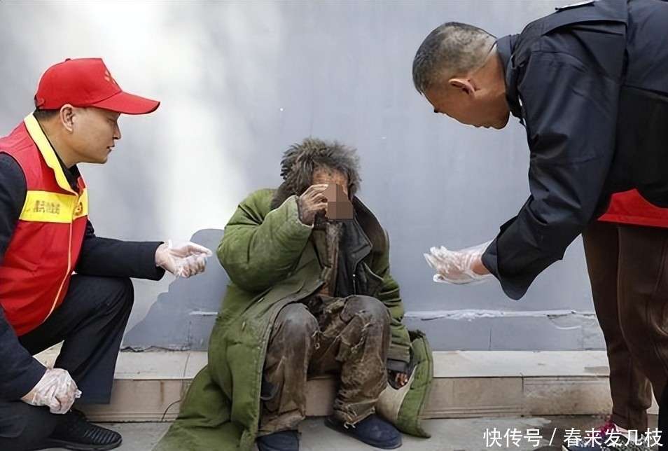 他9岁成童星,爸妈去世败光千万家产,现成精神病靠捡垃 圾为生