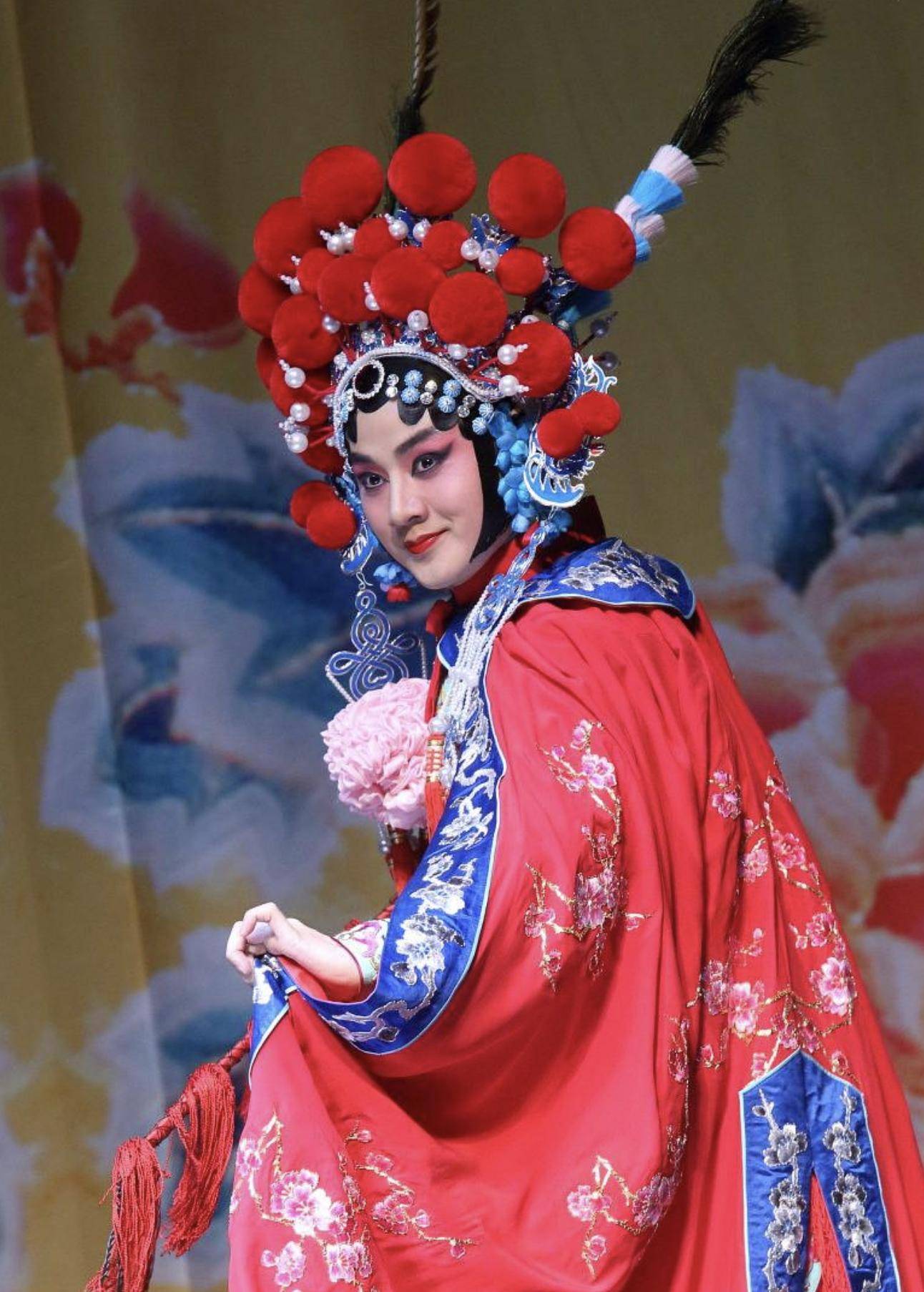 不炒作无绯闻,出道至今无差评,余少群给流量明星狠狠上了一课