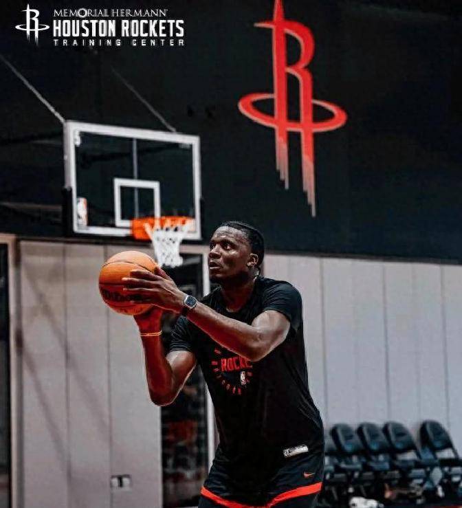 2150万!卡佩拉回归火箭,与申京亚当斯组内线,延续球队精神!