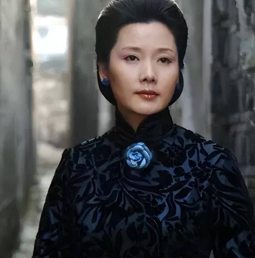 原创看单亲家庭父亲带大的何赛飞如何摆脱原生家庭之苦成名成角