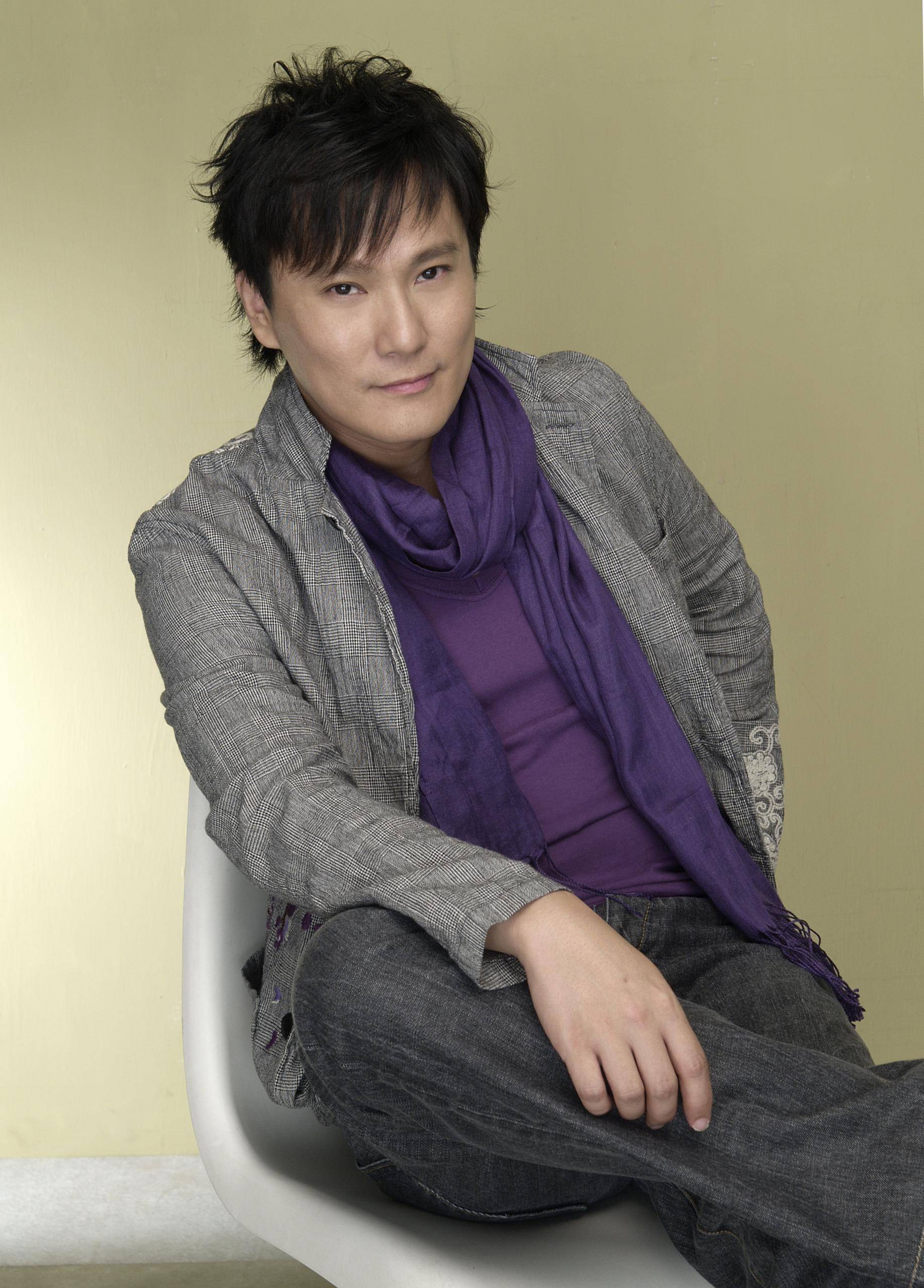 "情歌王子"张信哲向上博捐赠12件私人藏品,网友:这才是偶像!