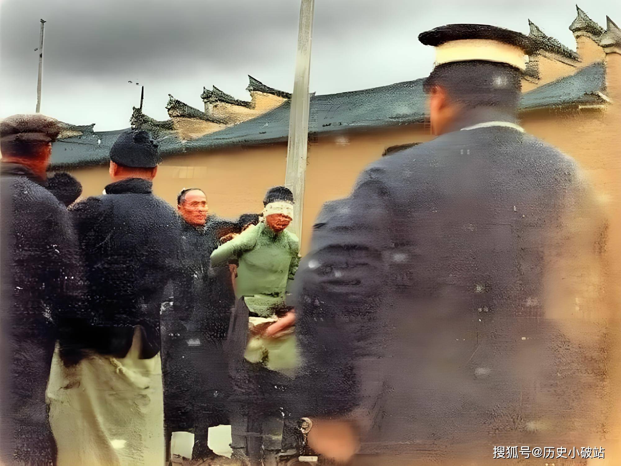 民国老照片:皇妃文绣,英文教师,皇后婉容合影;被行刑的囚犯