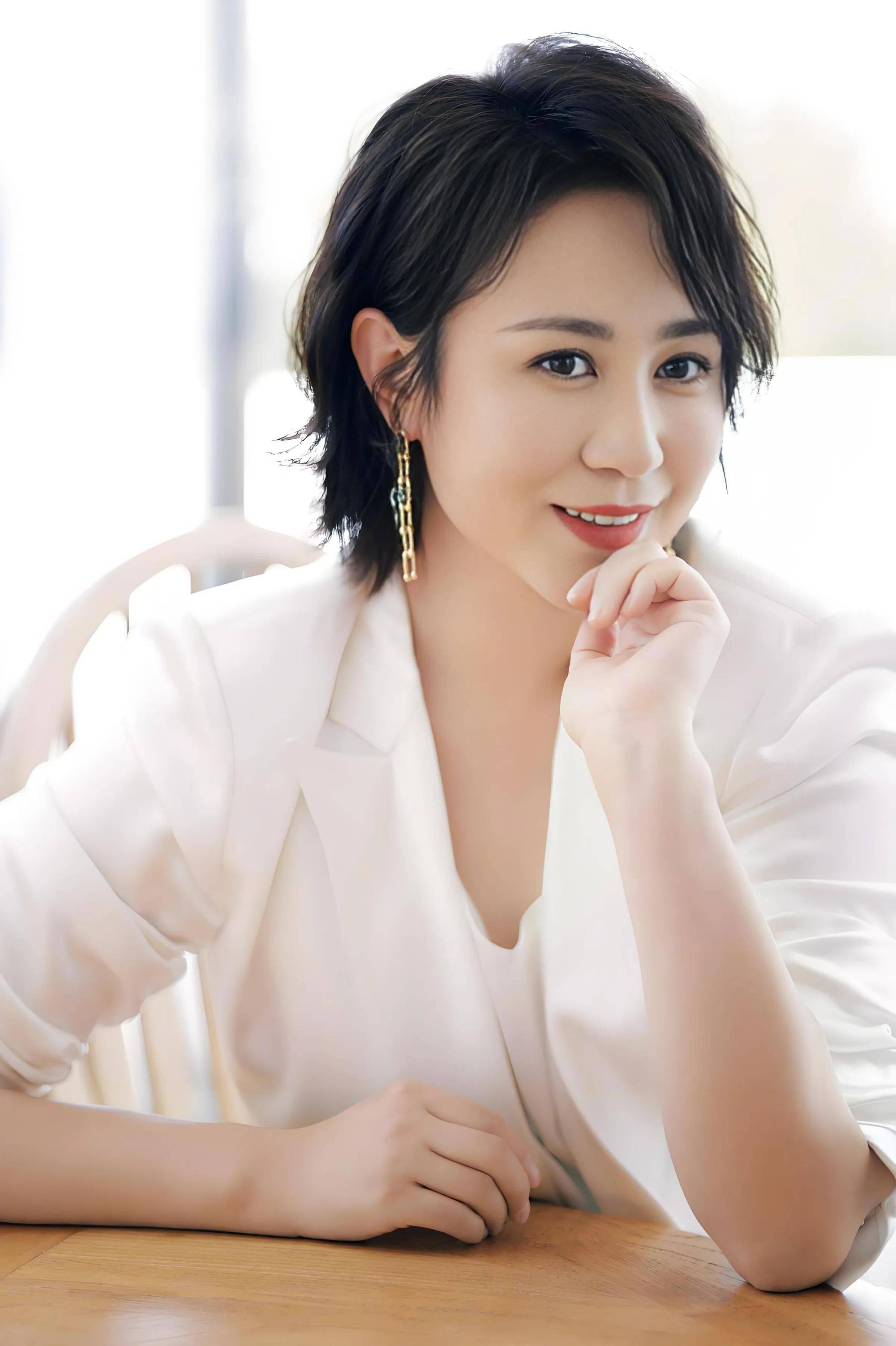 43岁的马丽从事文艺表演的难得人才是如今的新晋喜剧女神