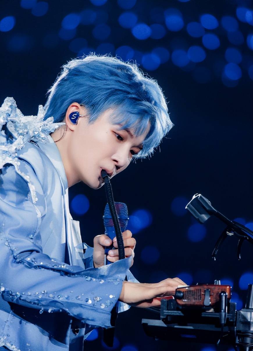 周深:从"女声"骂名到联合国舞台,天籁之音治愈了谁?