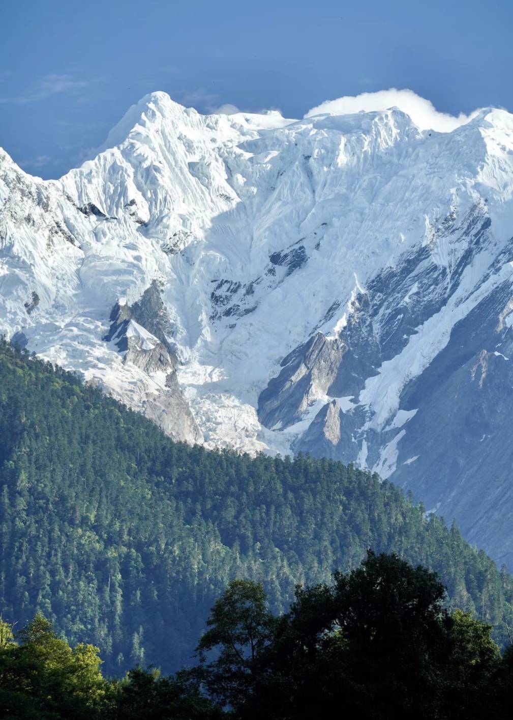 世界第九高峰,海拔8125米的南迦帕尔巴特峰,矗立在喀喇昆仑山脉的"