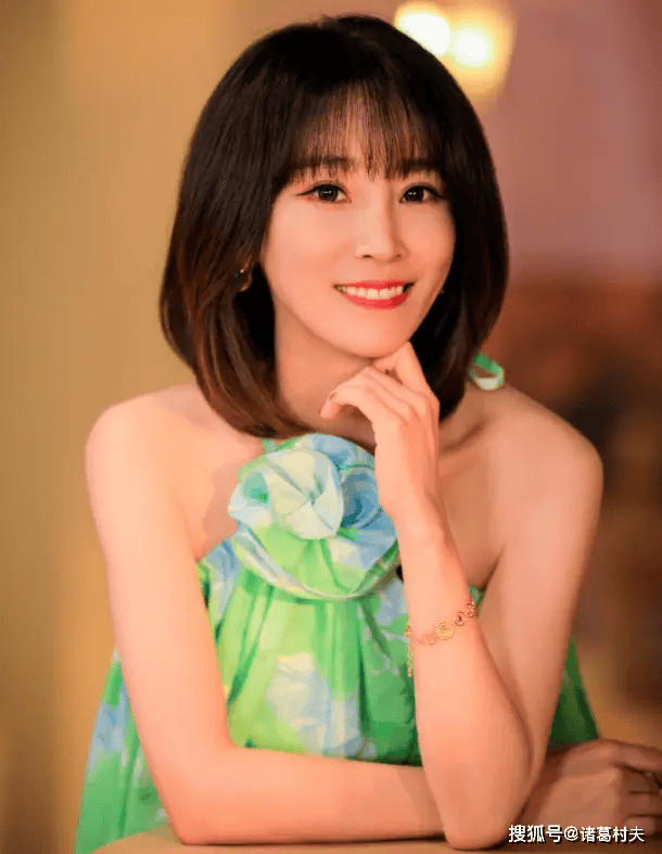 不愧是吴京老婆!39岁谢楠,颜值身材真性感啊!