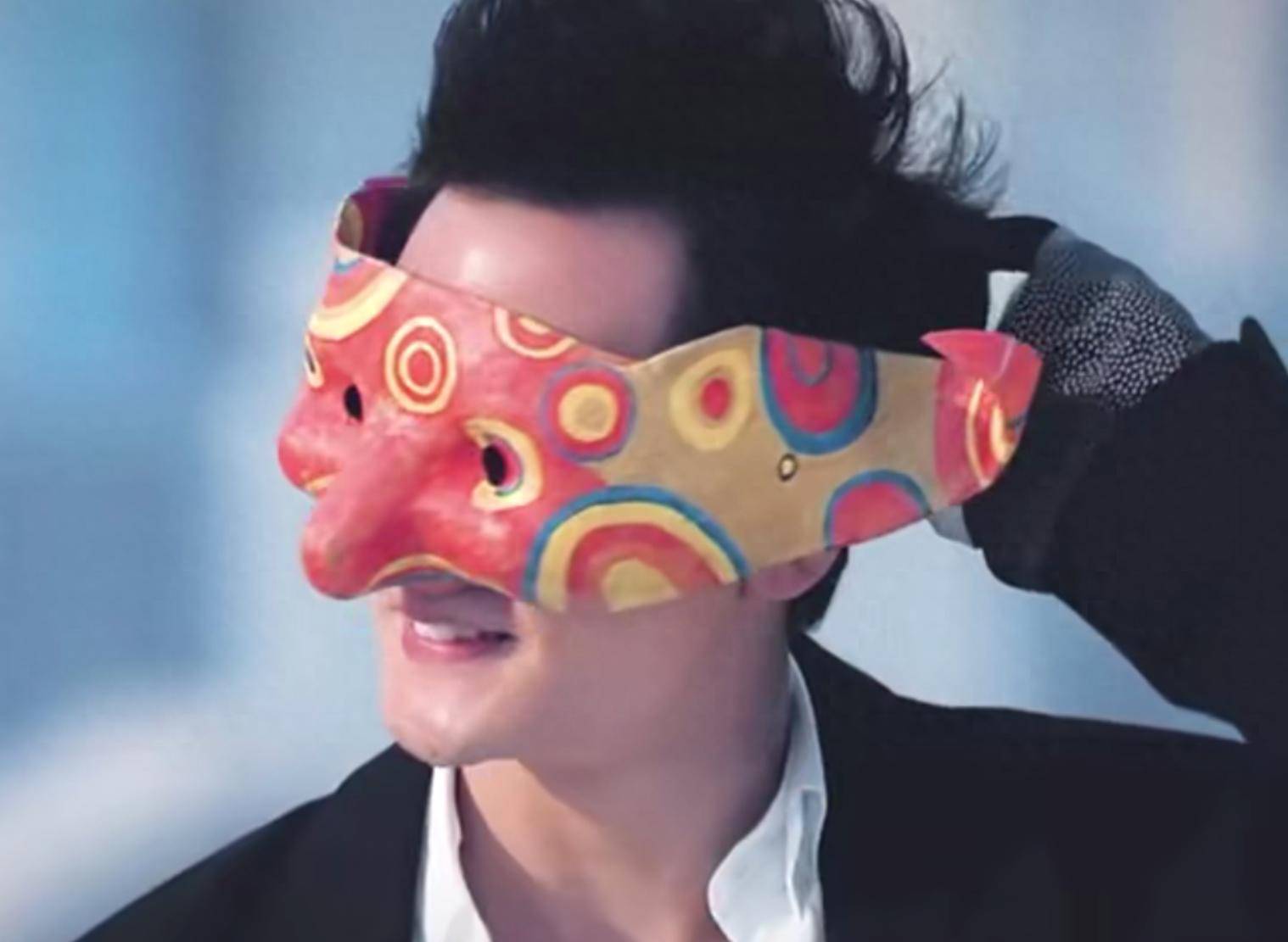 吴彦祖戴面具,评论区一片欢乐,究竟发生了什么?