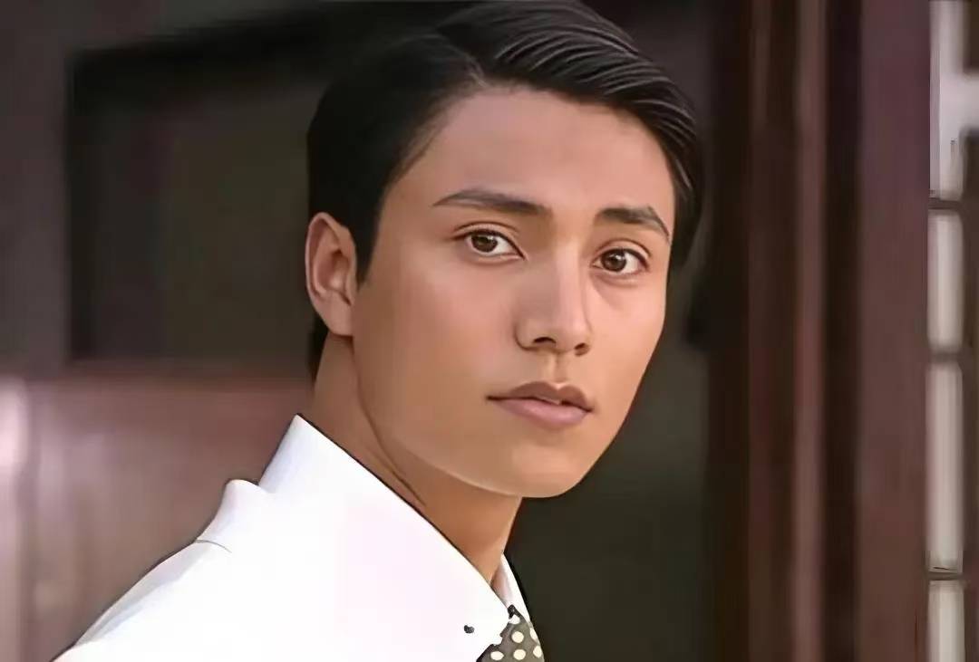 陈坤剃光头依旧硬帅,骨相颜值不凡,魅力无人能挡