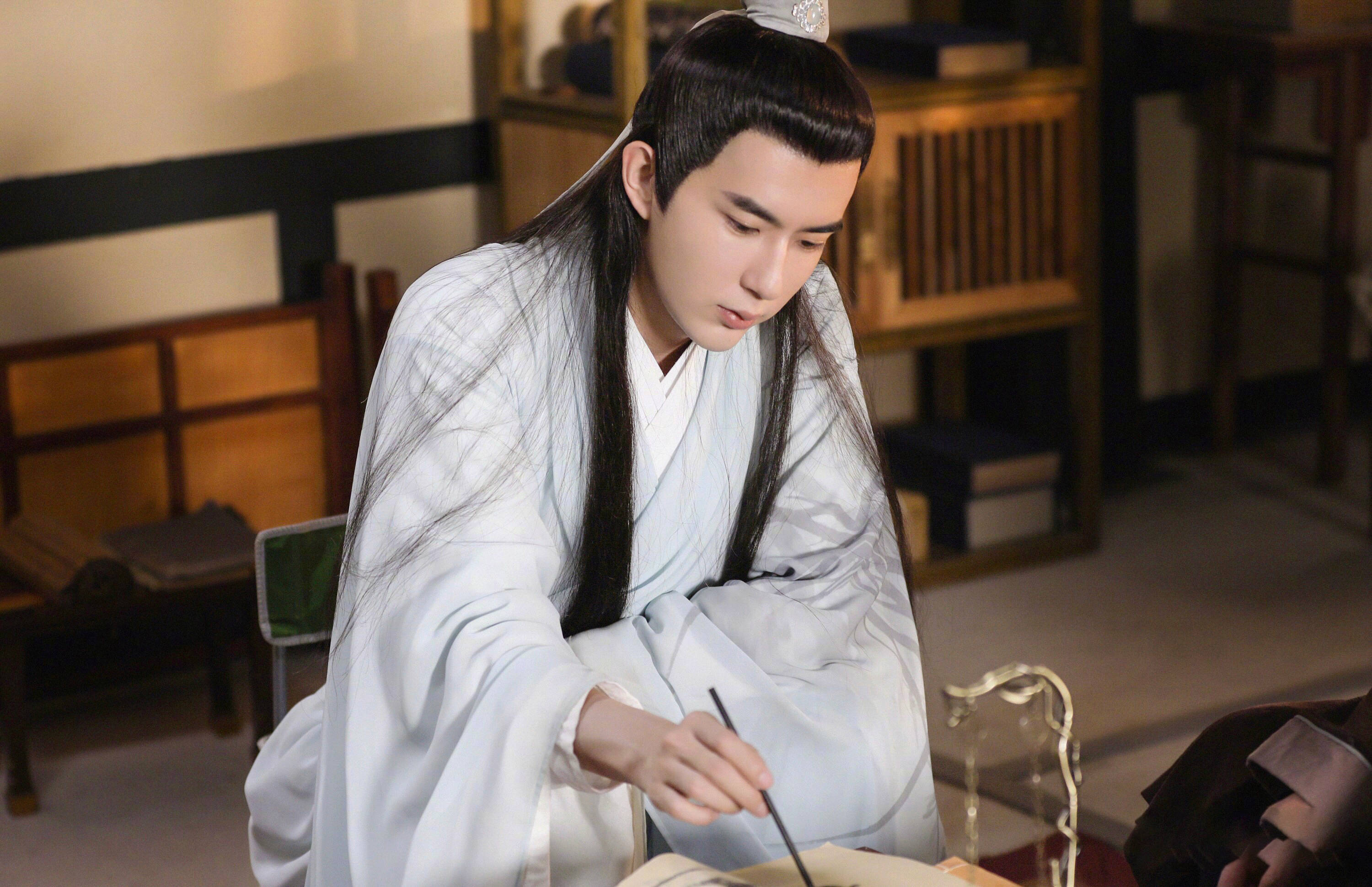 被女大佬雪藏3年的于朦胧,朋友的2块劳力士手表为何会在他兜里?