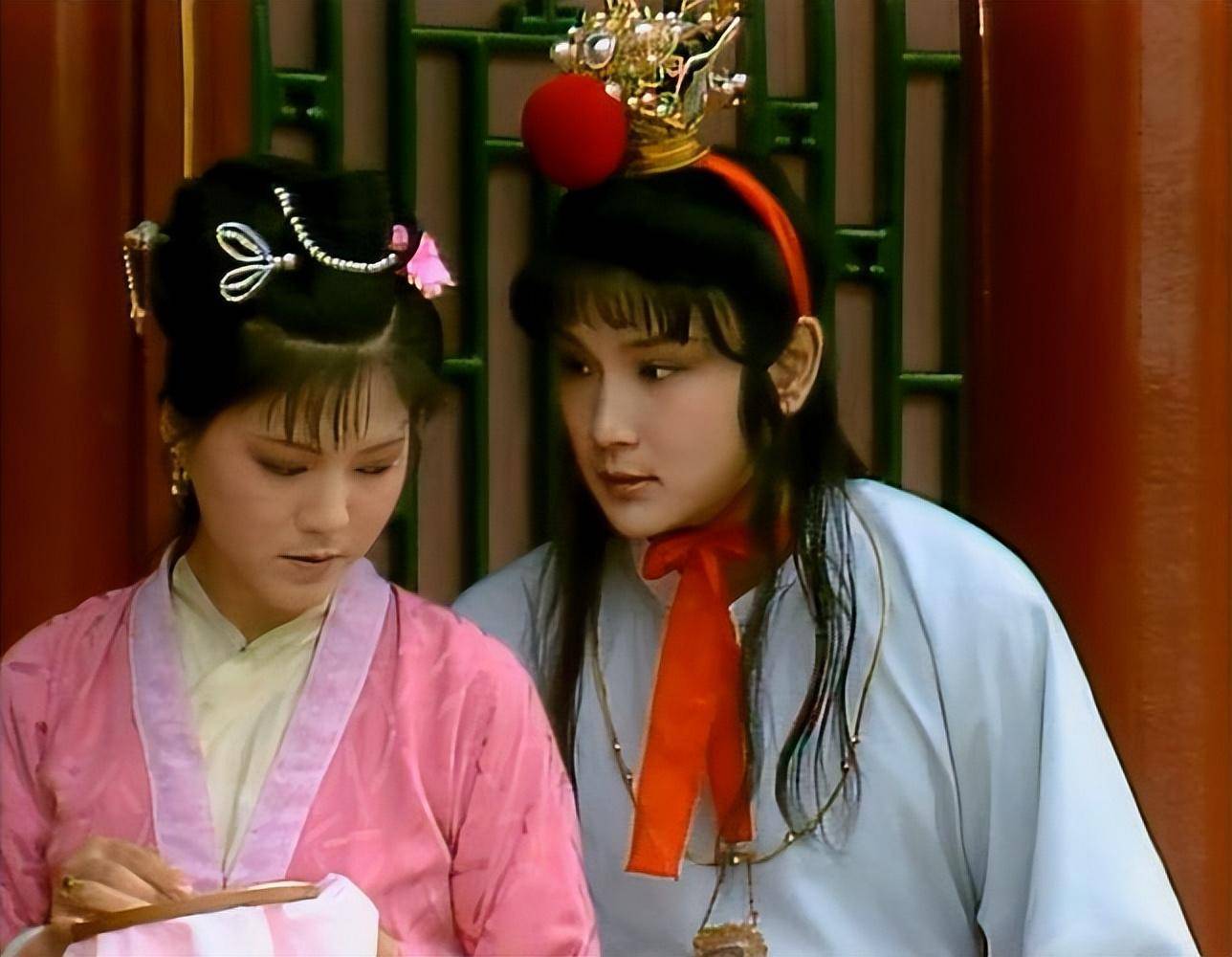 袭人与贾宝玉多次同房,为什么不怀孕?个中原因早被蒋玉菡看透了