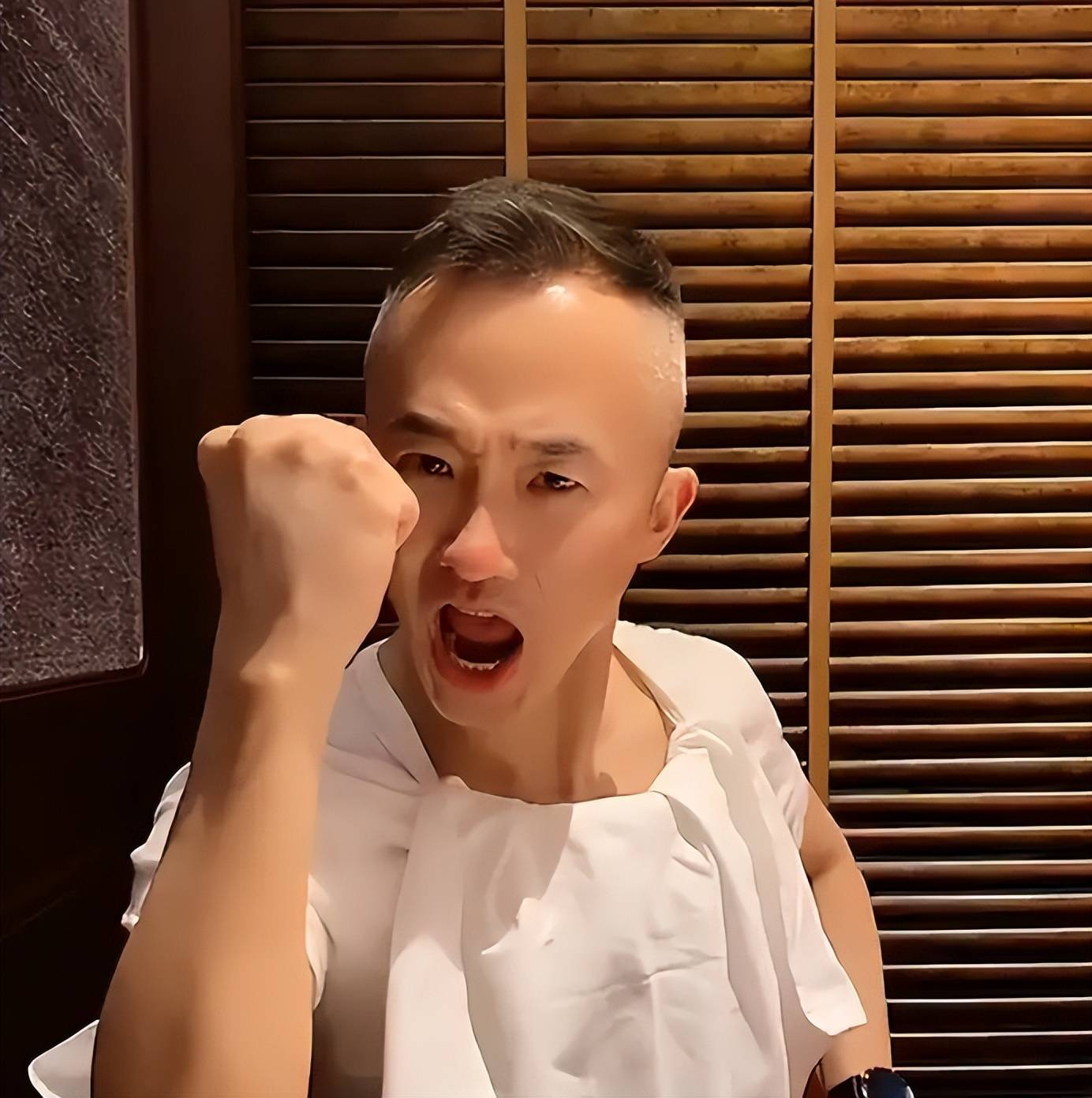 曝主持人程雷患肝病,年仅51岁,本尊晒合影回应,近况被曝光