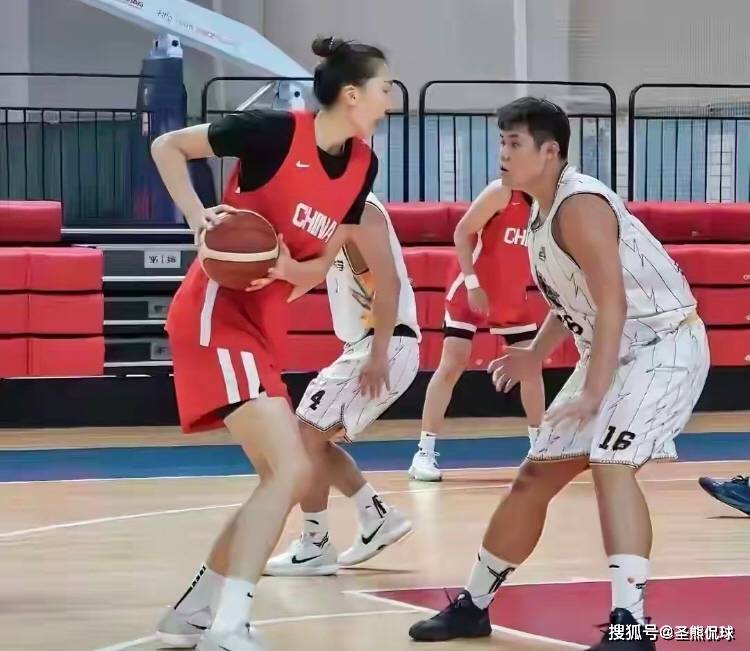 中国女篮集训队再战云南财经大学男篮，3分惜败暴露问题