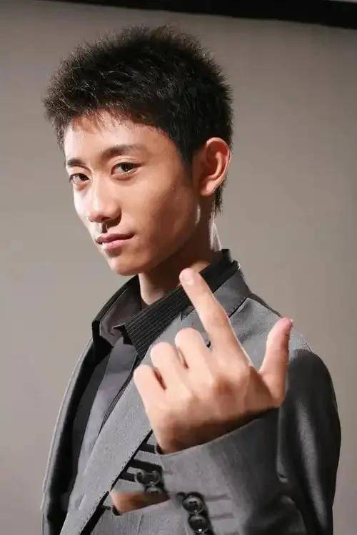 不演戏就"消失"的张一山,早已走上了另一条大道,陈宝国说对了