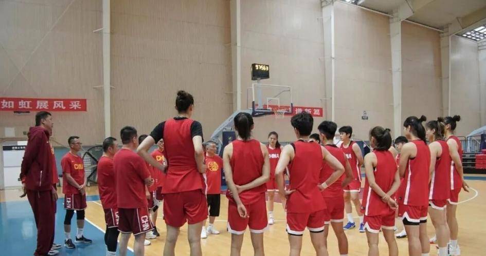 中国女篮西安备战：张子宇缺席，宫鲁鸣新战术引关注