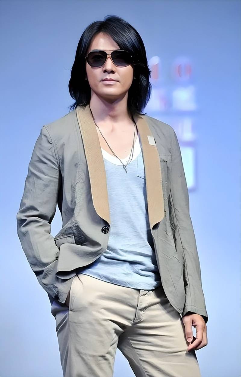 面相变了!郑伊健以陈浩南一角火爆全国,王晶对他的评语一针见血