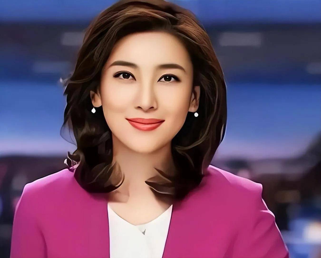 李红主持节目常穿同件正装:是低调专注工作,还是审美欠缺