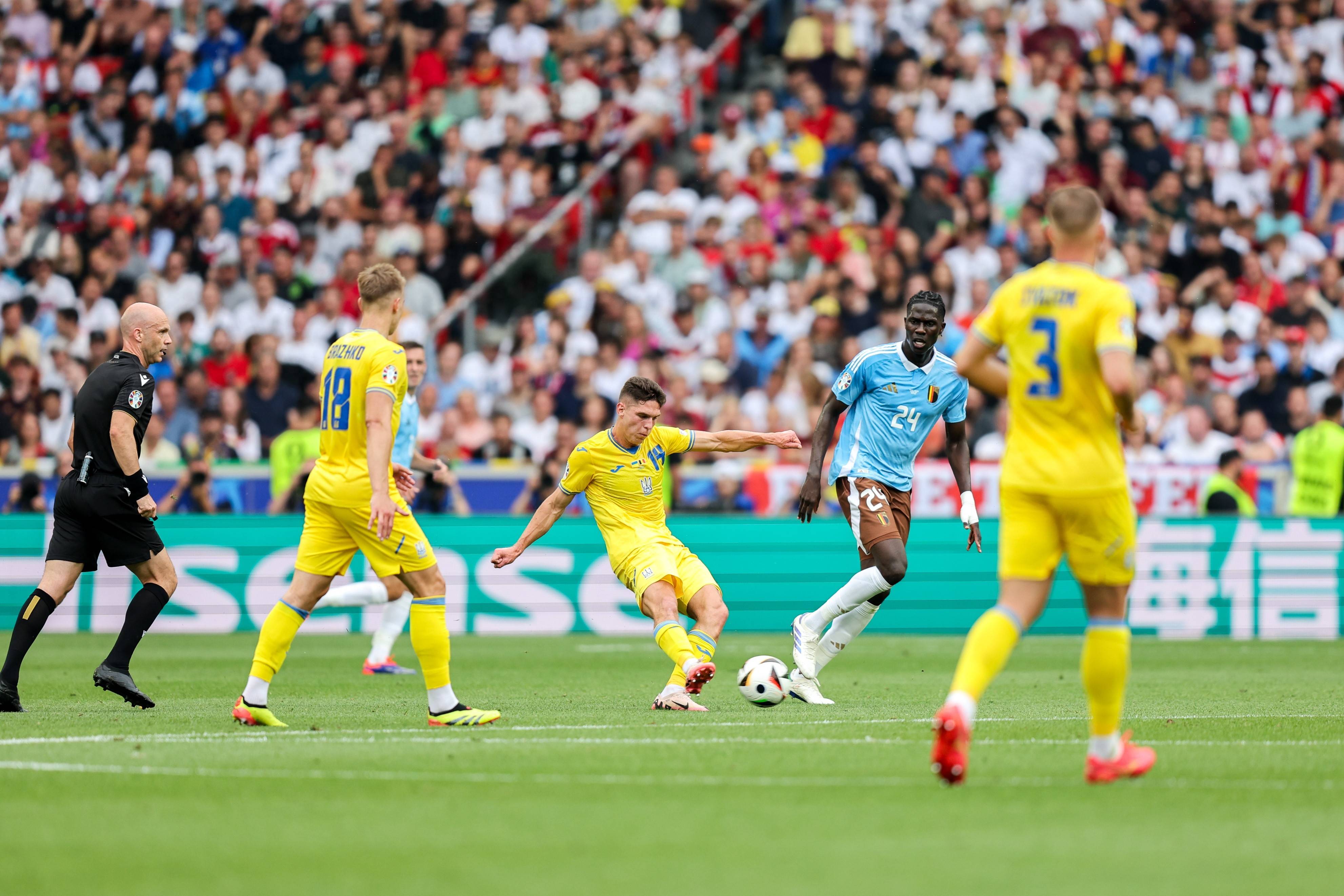 欧洲杯回顾:丑陋的0比0!比利时挑了最难的路,乌克兰4分也出局