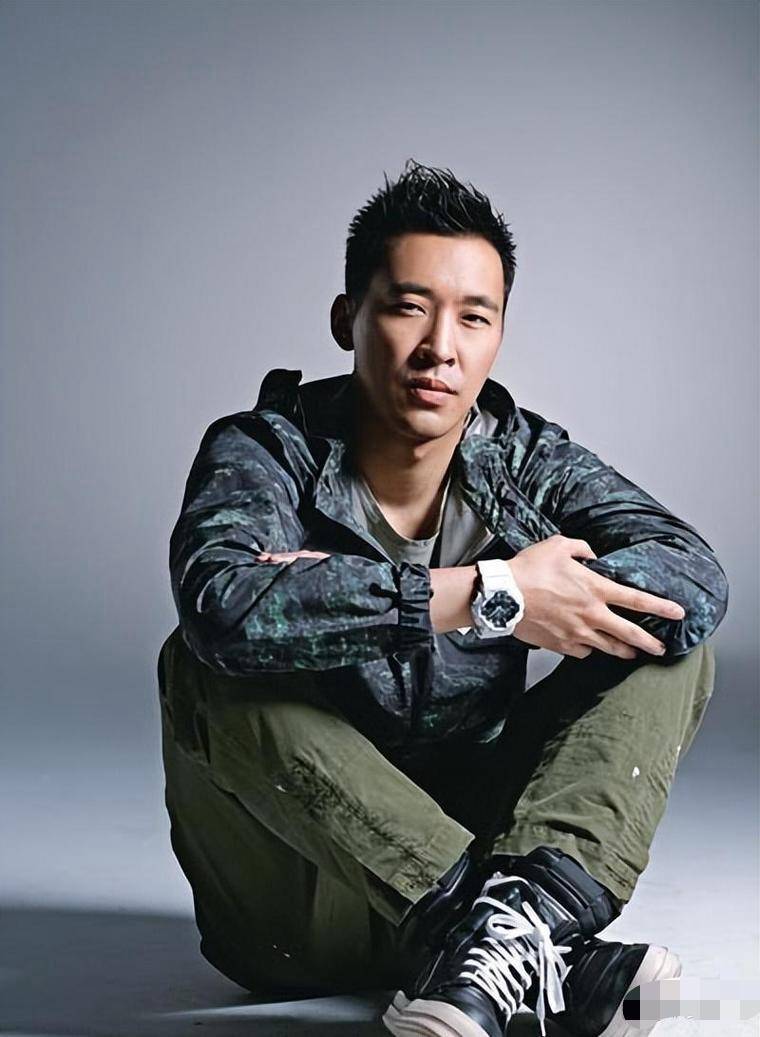 徐静蕾和黄立行如今的现状:徐静蕾朴实了,黄立行黑瘦黑瘦