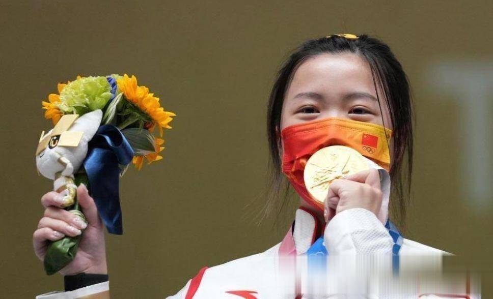 奥运冠军杨倩无缘巴黎奥运会,原来家庭出现重大变故,董宇辉心疼!