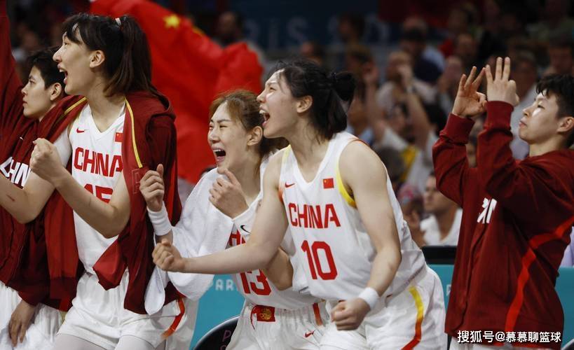 中国女篮双塔战术遇挑战，新人张子宇能否突破瓶颈？