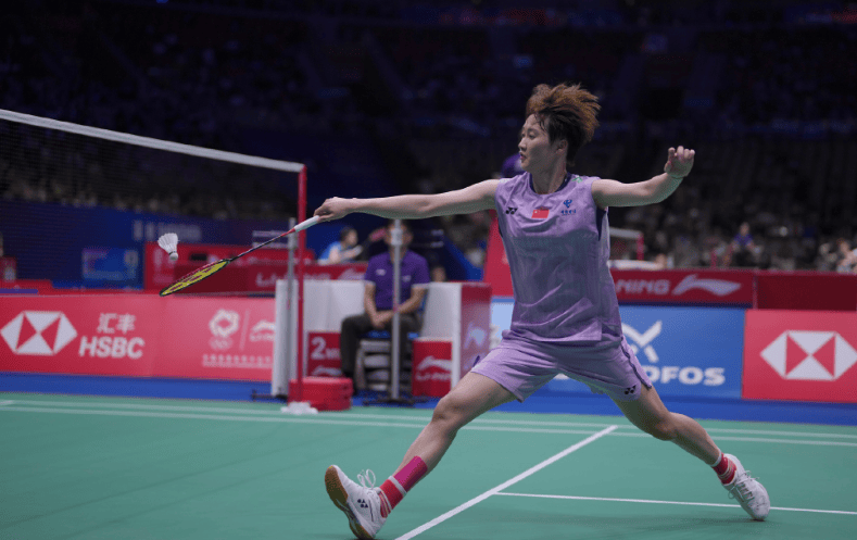 韩悦打破不胜魔咒！中国羽毛球大师赛2-1险胜陈雨菲晋级四强