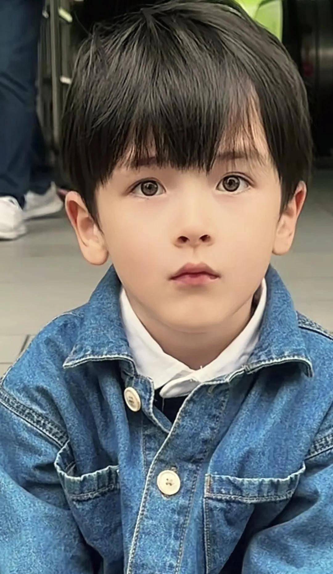 不过医生安慰妈妈告诉她孩子长大后会变得更帅气