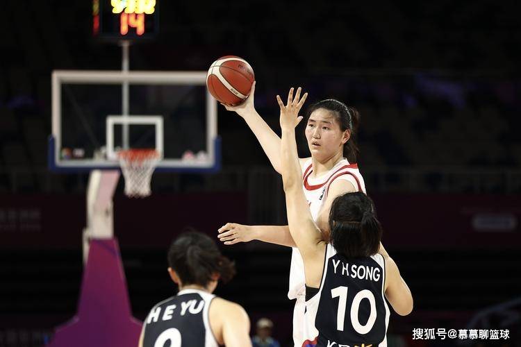 中国女篮热身赛连胜，张子宇技术短板暴露，未来成长关键