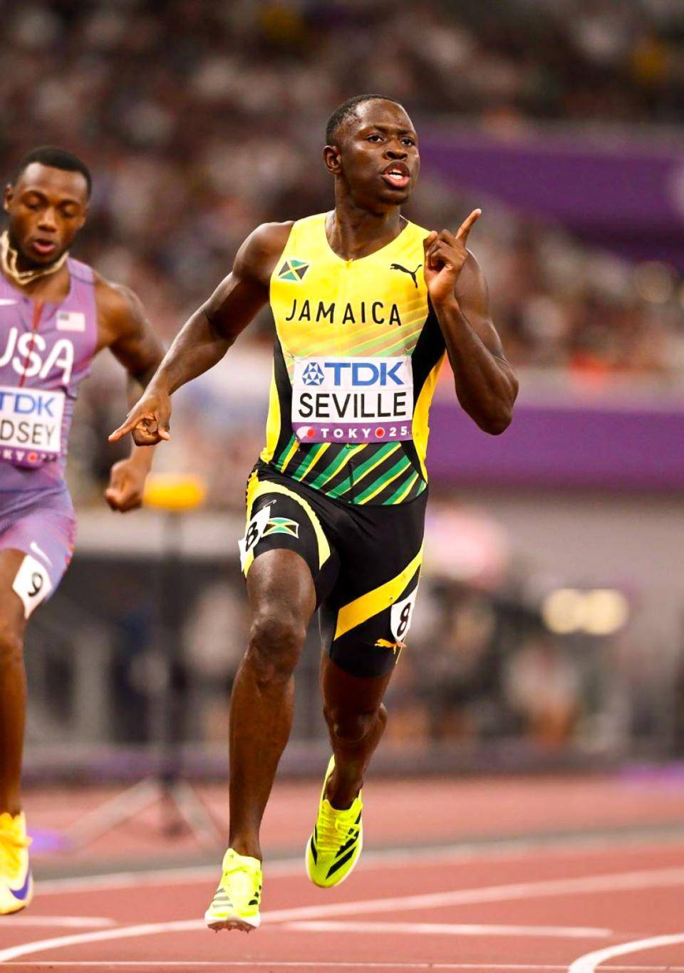 博尔特注视下俩师弟包揽男子百米金银牌上届冠军莱尔斯9秒89摘铜