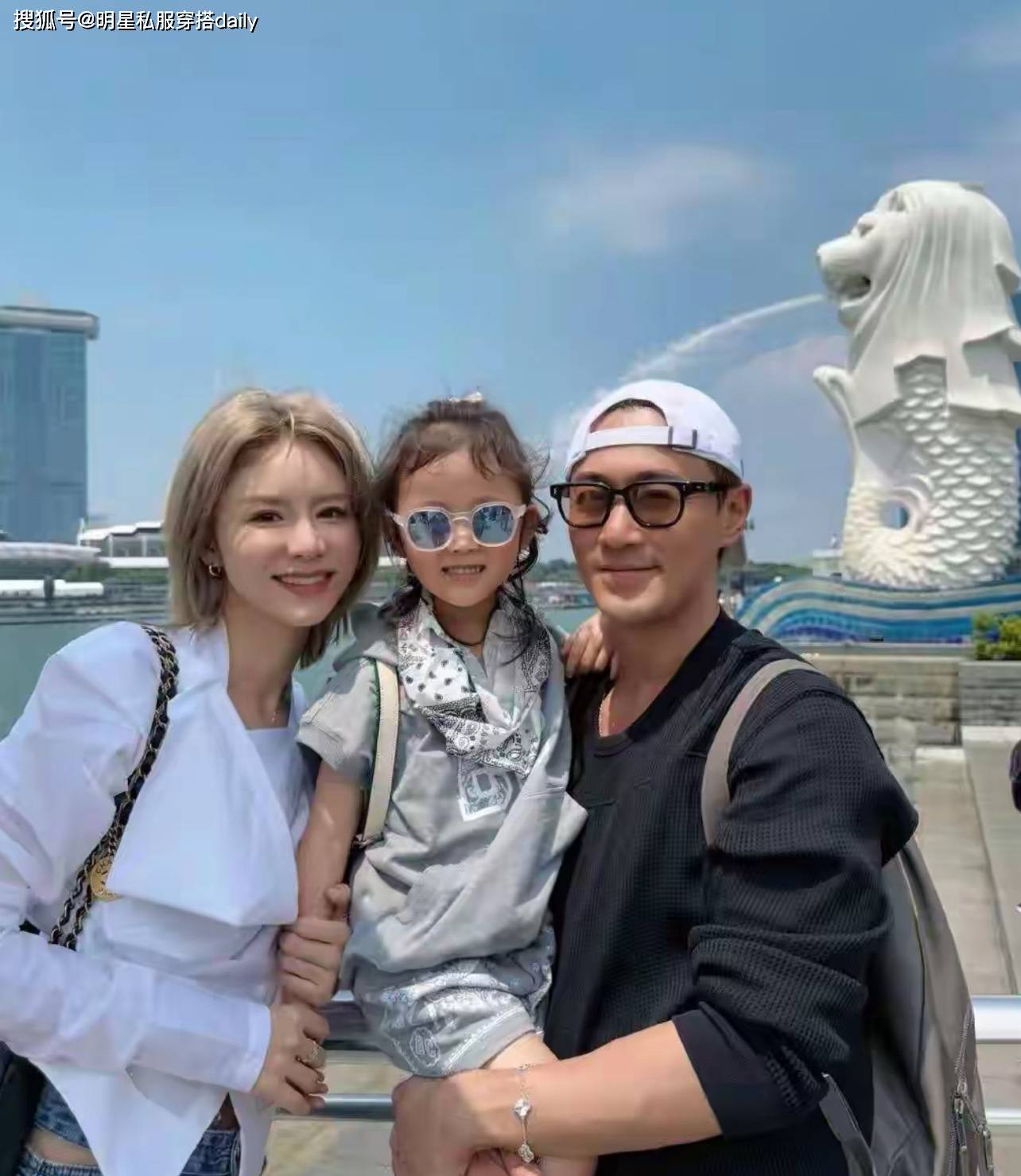 林峰老婆张馨月换发色洋气减龄穿白色运动背心健身巨显身材