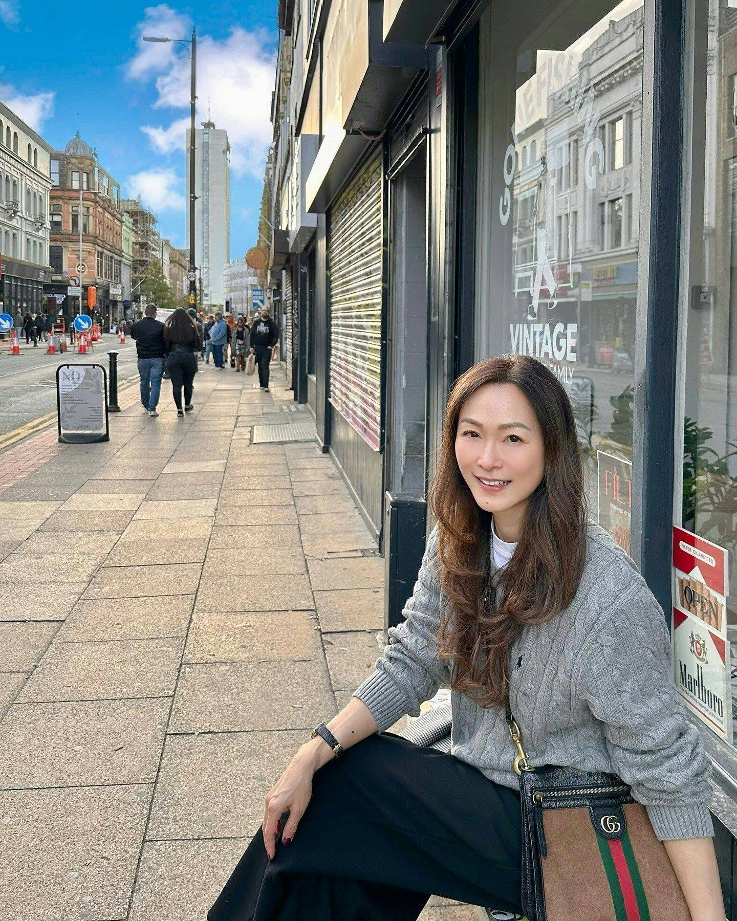 童爱玲台风前送儿子返英 22岁初恋之子身高超190cm