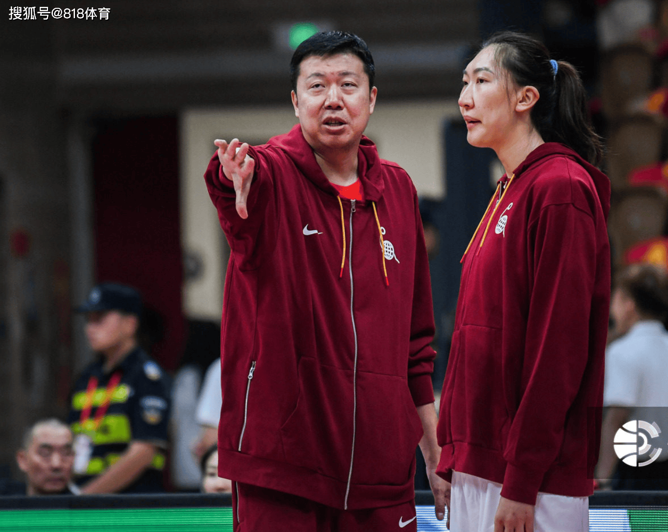 王治郅助力中国女篮：内线技术特训，韩旭与张子宇受益