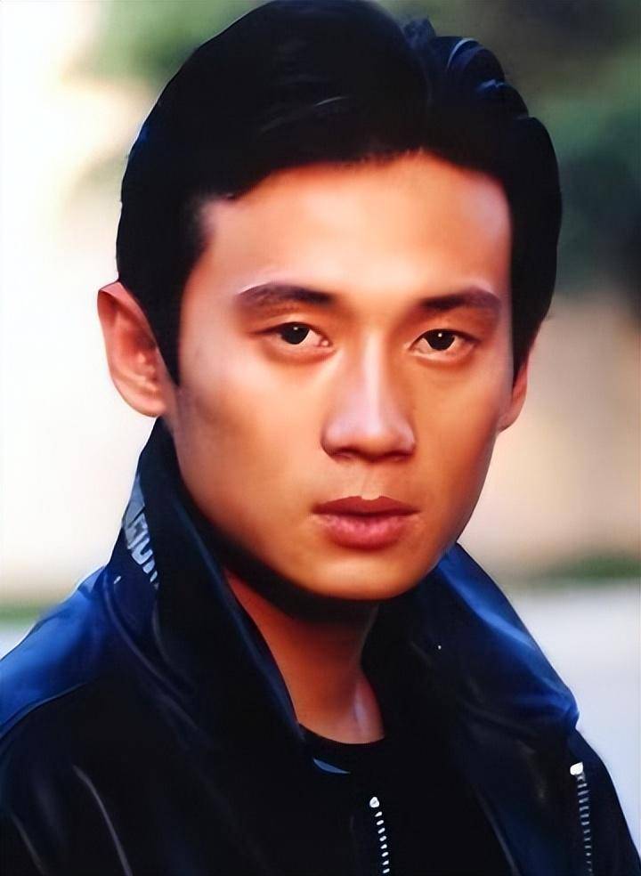 演员徐洪浩:家里家外都被小10岁的妻子领导,风光的背后是幸福