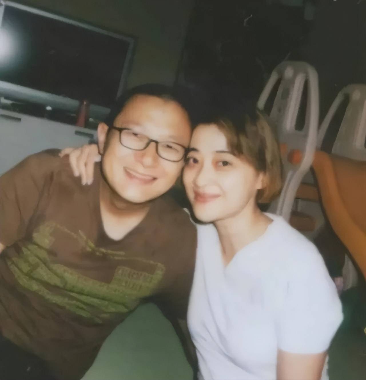 娶了著名女演员13年生下大明星女儿还有帅气儿子幸福