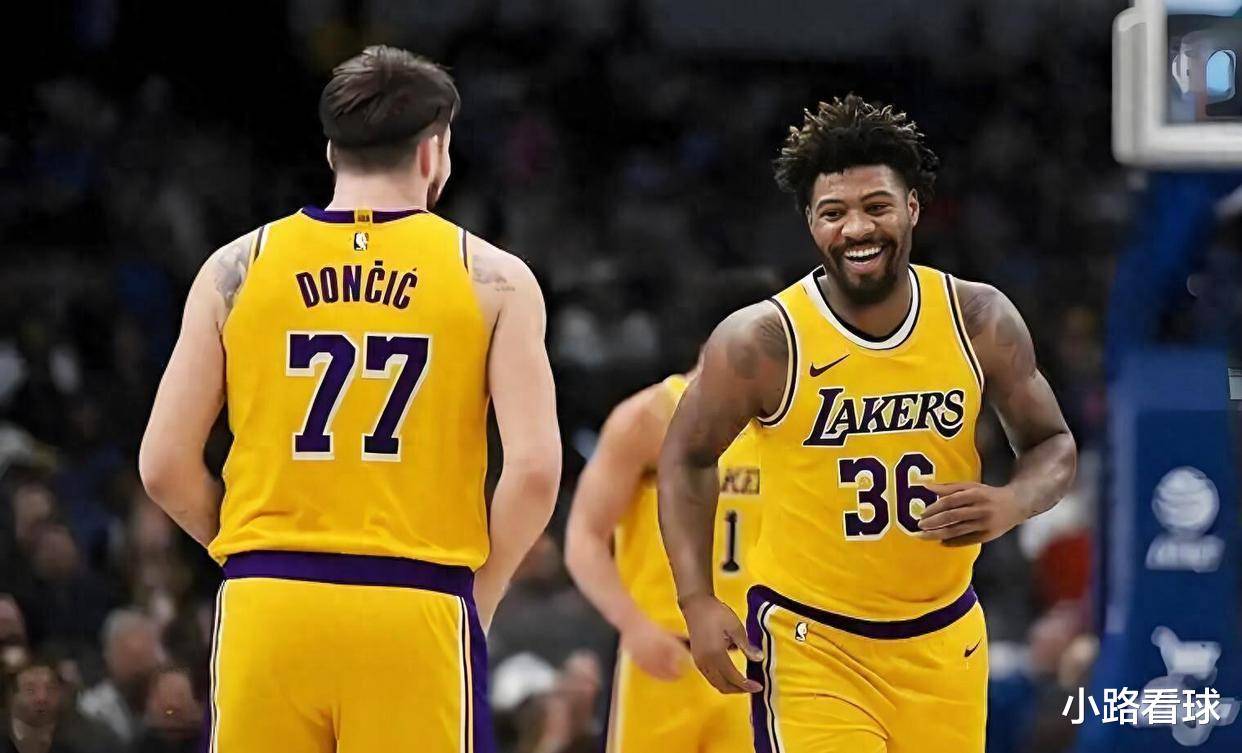 斯玛特谈防守:谁更具对抗性比赛势头就在哪一方 这是我们的信条_湖人队新援马库斯斯玛特表现_德安德烈艾顿新赛季期待