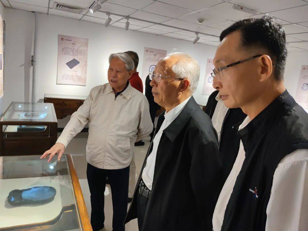 喻林祥上将,刘红军中将,桓玉珊副部长宣布刘亚梅画展开展中国国家博物