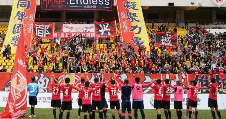 成都蓉城失去榜首地位！遭亚足联处罚，球队备受打击