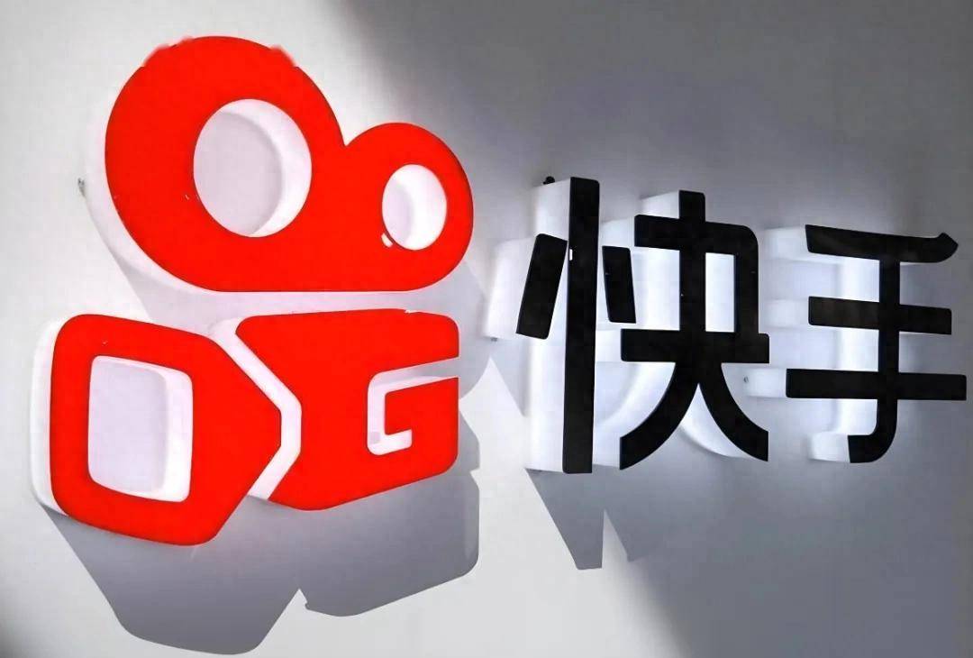 在提起案件时，辛巴从互联网上删除了她的表现