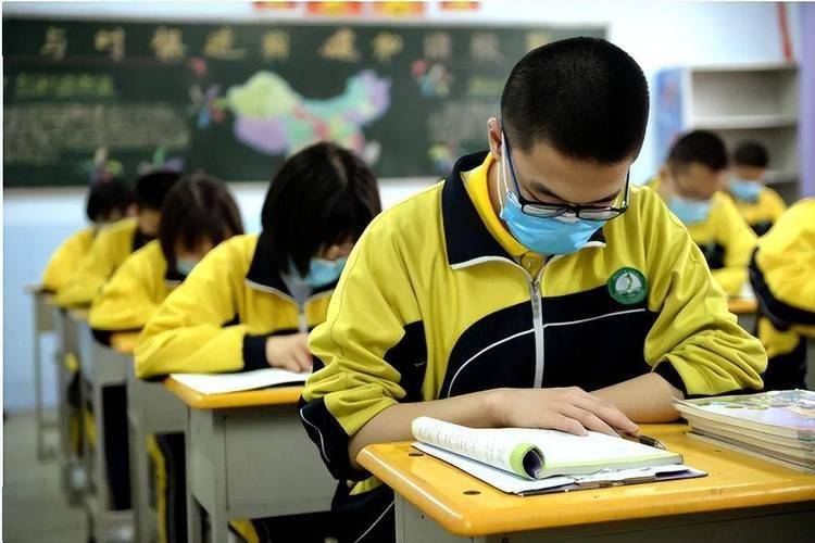 进入我儿子大学的评论约为328分，我父亲的牙齿