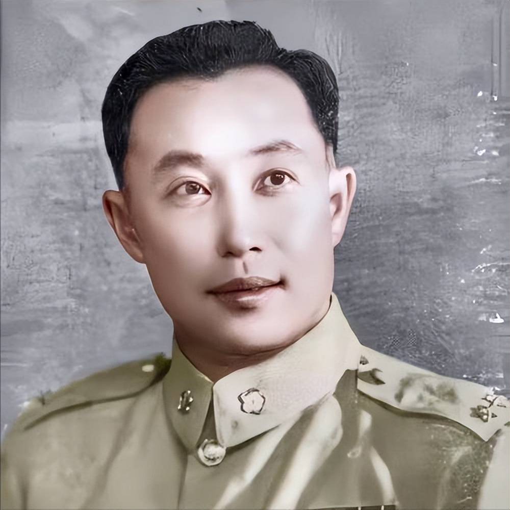 淮海战役期间,国军中将李弥等人的晚餐照,真丰盛,目测6菜1汤